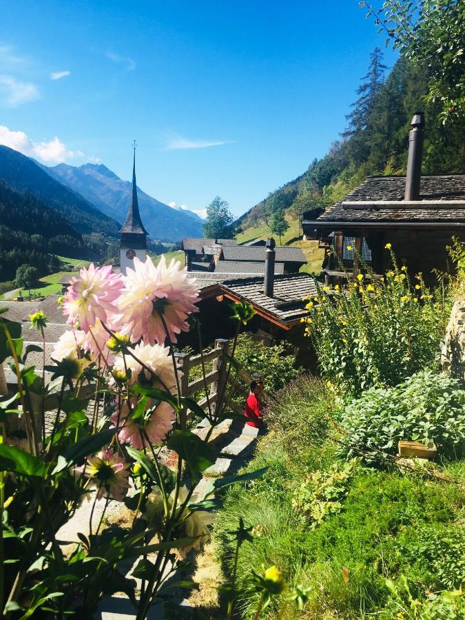 Denkmalgeschuetzter Spycher Total Renoviert Goms Bagian luar foto
